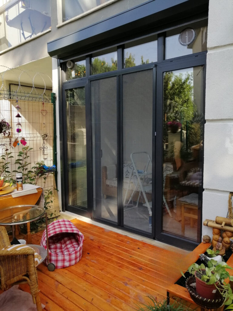 Plise sineklik modeli - dayanıklı, estetik ve katlanabilir sineklik sistemi